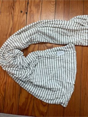 solly baby gray and white striped wrap